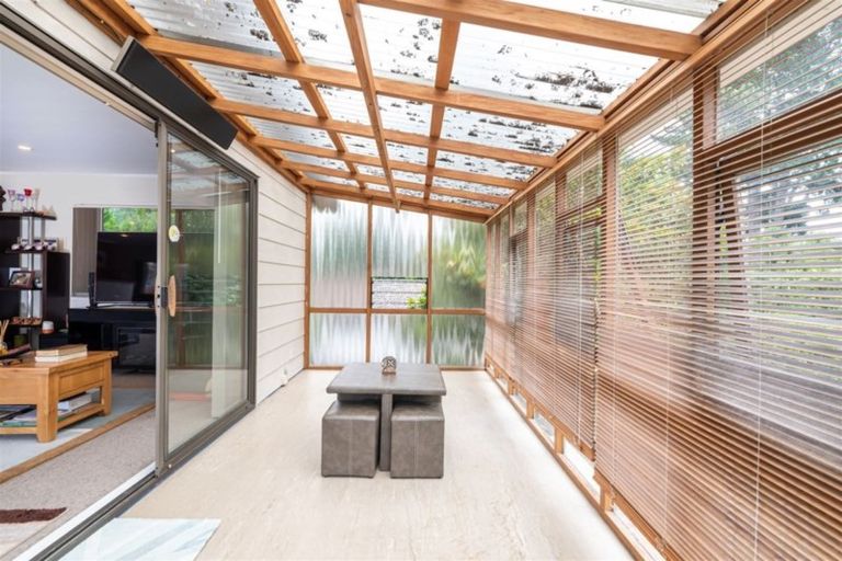 Photo of property in 92 Kemp Road, Massey, Auckland, 0614