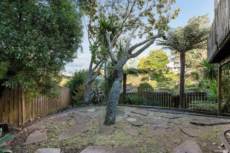 Photo of property in 1/7 Odette Road, Totara Vale, Auckland, 0629