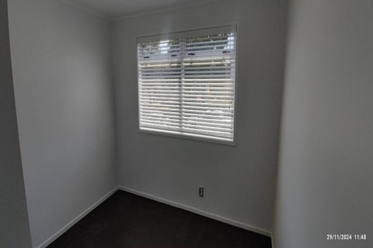 Photo of property in 1/1 Tomintoul Place, Highland Park, Auckland, 2010