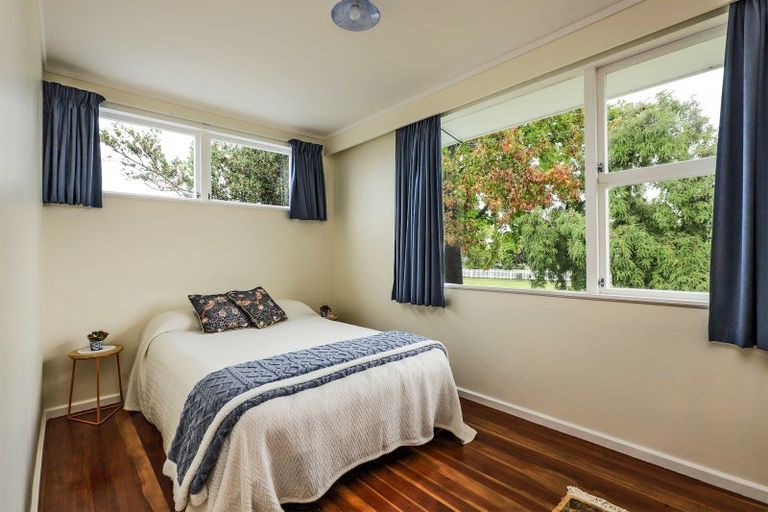 Photo of property in 17 Neeve Road, Taradale, Napier, 4112