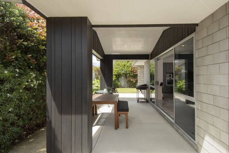 Photo of property in 21 Butterworth Crescent, Papamoa Beach, Papamoa, 3118