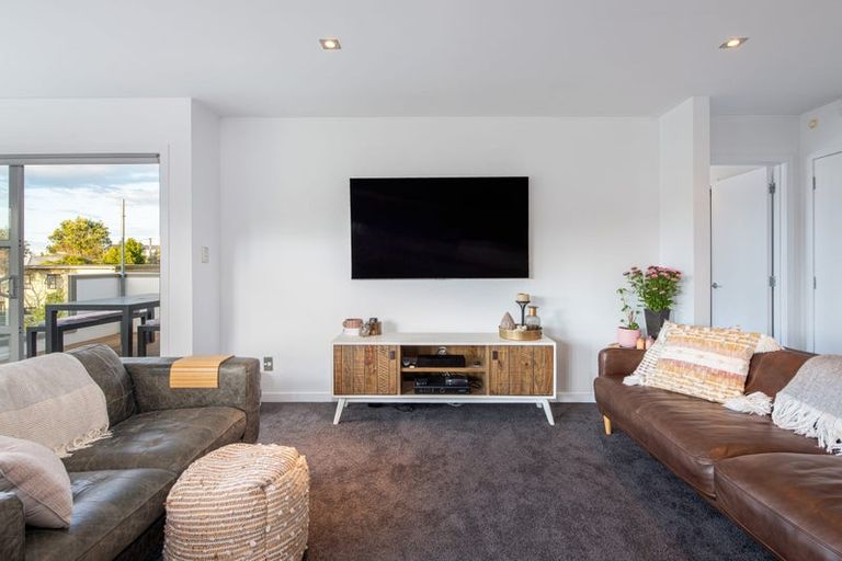 Photo of property in 18 Beulah Avenue, Rothesay Bay, Auckland, 0630