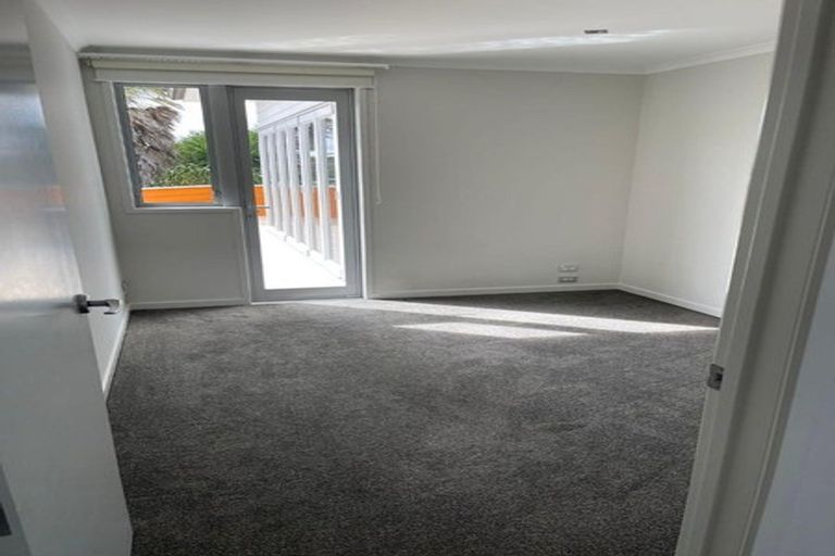 Photo of property in 1007 Beach Road, Torbay, Auckland, 0630