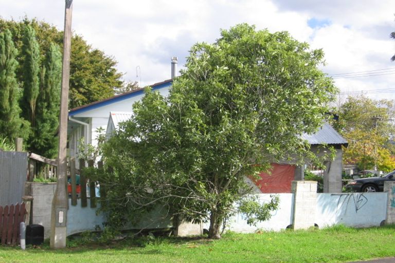 Photo of property in 1 Spode Place, Henderson, Auckland, 0612