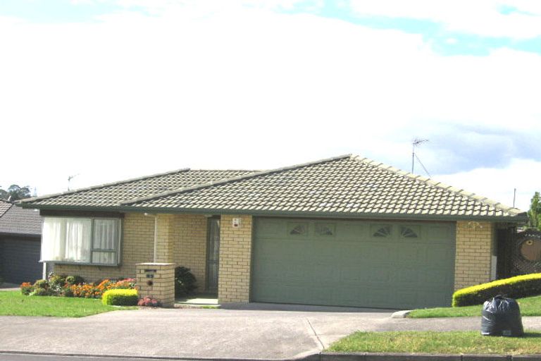 Photo of property in 83 Buscomb Avenue, Henderson, Auckland, 0610