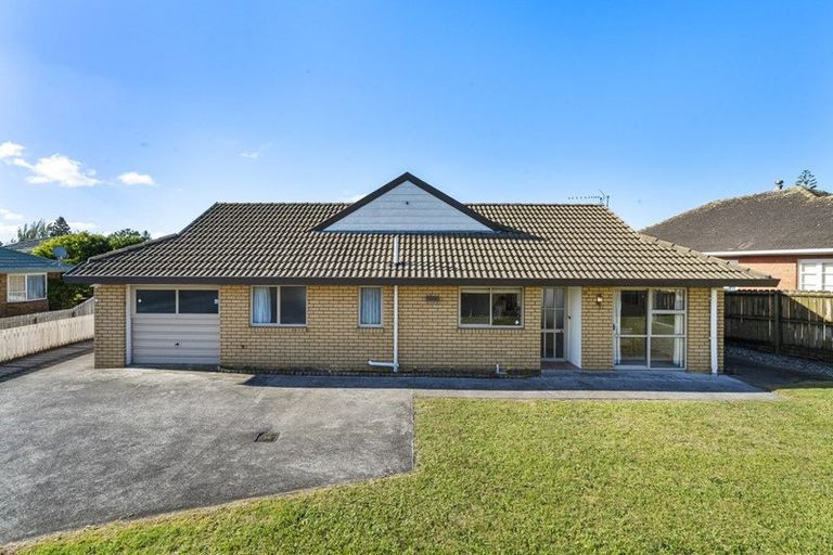 Photo of property in 1/10 Clevedon Road, Papakura, 2110