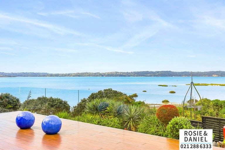 Photo of property in 124 Beach Road, Te Atatu Peninsula, Auckland, 0610