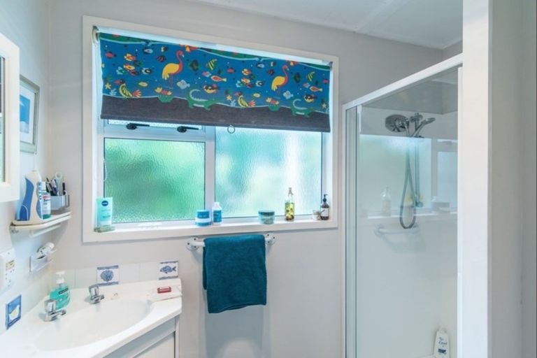 Photo of property in 9 Lesley Grove, Waikanae, 5036