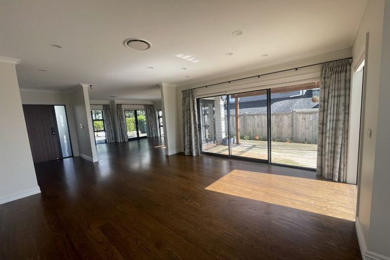 Photo of property in 39 Headland Drive, Long Bay, Auckland, 0630