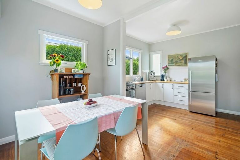 Photo of property in 121 Titirangi Road, New Lynn, Auckland, 0600