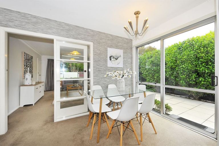 Photo of property in 35 Montclare Avenue, Avonhead, Christchurch, 8042