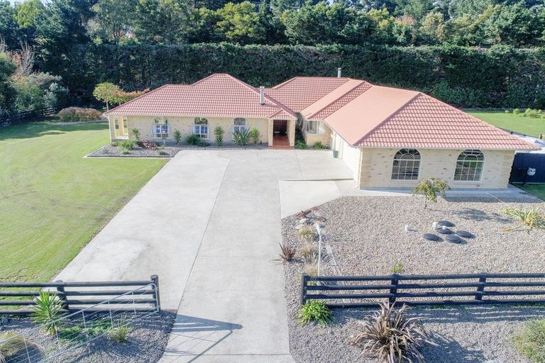 Photo of property in 50 Waicola Drive, Fitzherbert, Palmerston North, 4471
