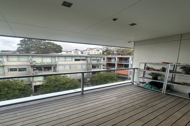 Photo of property in Revolucion Apartments, 402n/28 Torrens Terrace, Mount Cook, Wellington, 6011