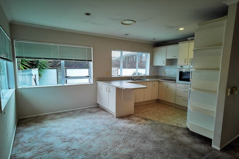 Photo of property in 23 Serrita Avenue, Sunnyhills, Auckland, 2010