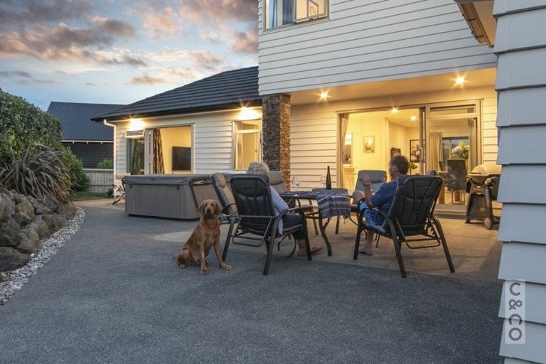 Photo of property in 1 Tauwaka Crescent, Riverhead, 0820