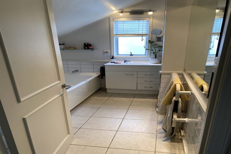 Photo of property in 1/2 Heathcote Road, Castor Bay, Auckland, 0620