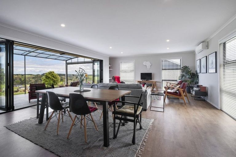 Photo of property in 32 Varsity Heights, Fitzherbert, Palmerston North, 4410