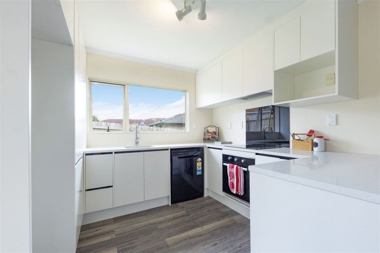 Photo of property in 49 Castlefinn Drive, Weymouth, Auckland, 2103