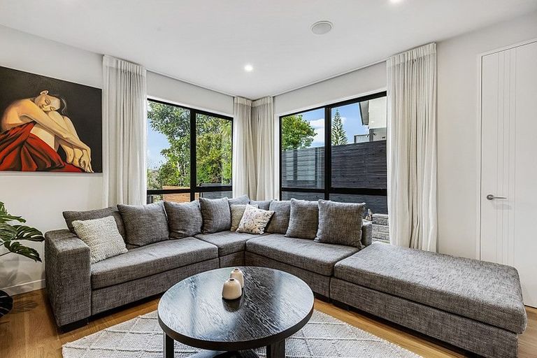 Photo of property in 34a Lyons Avenue, Murrays Bay, Auckland, 0630