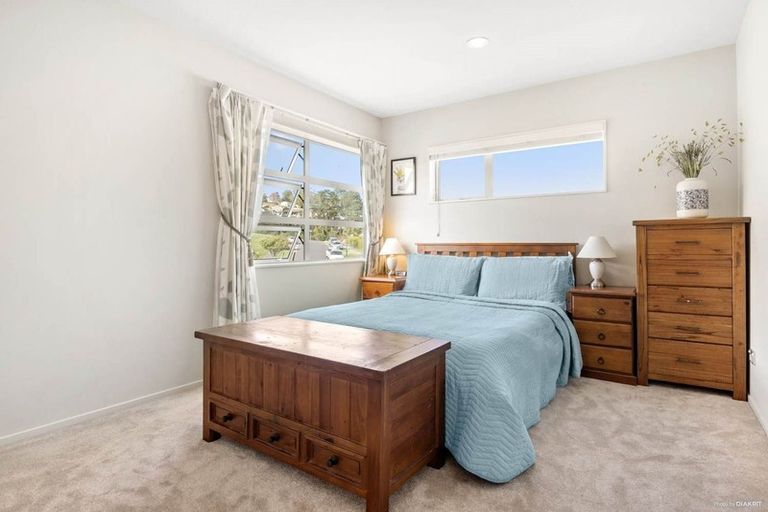 Photo of property in 17 Wye Oak Drive, Schnapper Rock, Auckland, 0632