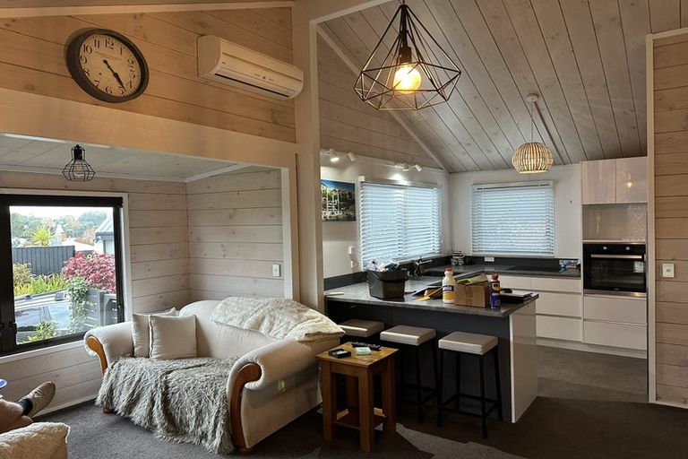 Photo of property in 6 Honnor Place, Hurdon, New Plymouth, 4310