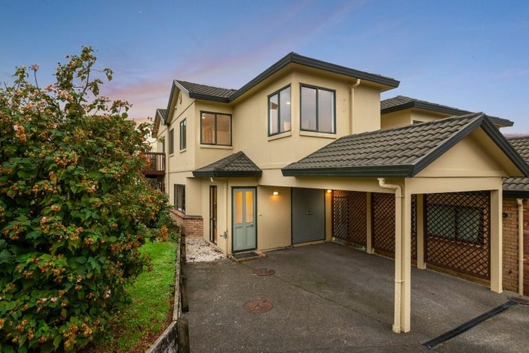 Photo of property in 1/6 Sunnydale Place, Oteha, Auckland, 0632