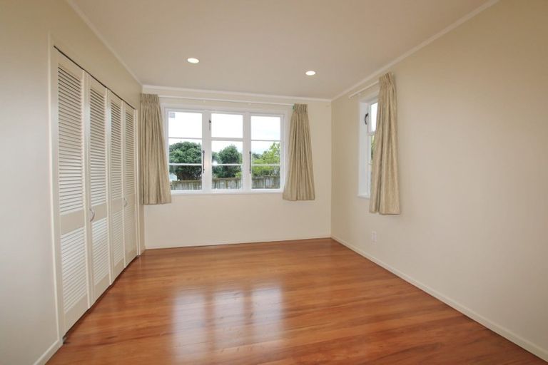 Photo of property in 36 Philomel Crescent, Bayswater, Auckland, 0622