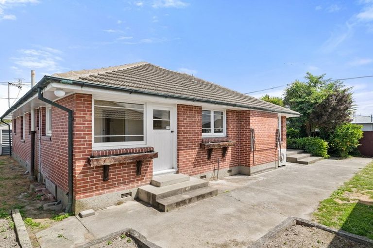 Photo of property in 11 Daniels Road, Redwood, Christchurch, 8051