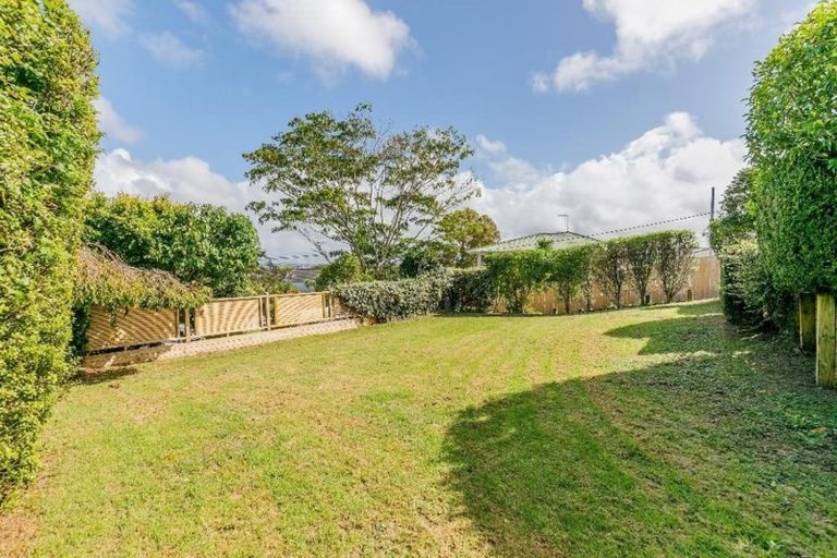 Photo of property in 28 Drome View Place, Beach Haven, Auckland, 0626