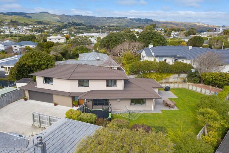 Photo of property in 19b Lyndhurst Road, Tawa, Wellington, 5028