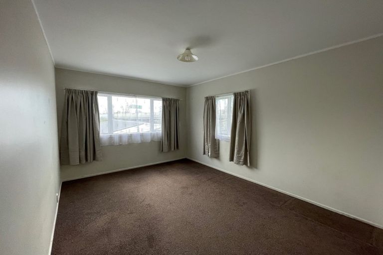 Photo of property in 35 Wairau Road, Forrest Hill, Auckland, 0627