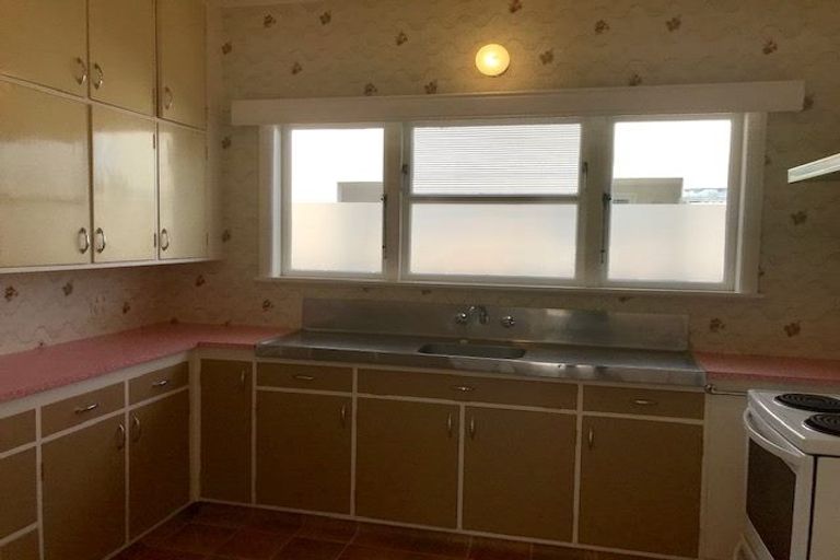 Photo of property in 16 Strathmore Avenue, Strathmore Park, Wellington, 6022