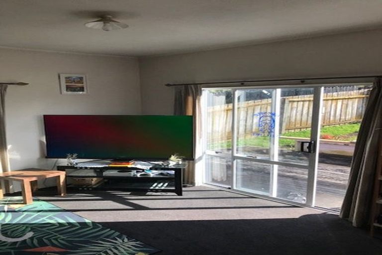 Photo of property in 33 Addison Drive, Glendene, Auckland, 0602