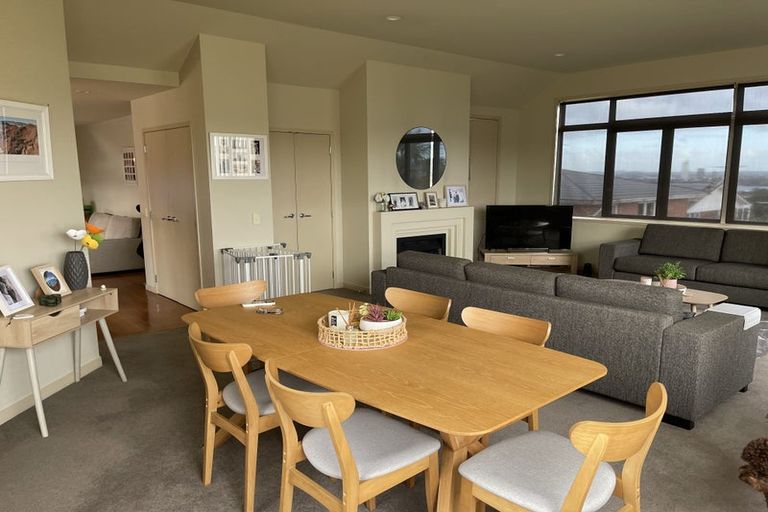 Photo of property in 1/170 East Coast Road, Forrest Hill, Auckland, 0620