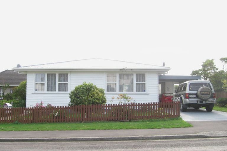 Photo of property in 35 Baylands Drive, Newlands, Wellington, 6037