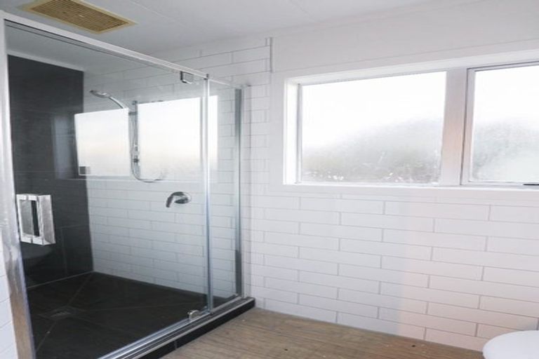 Photo of property in 6 Balwyn Place, Clendon Park, Auckland, 2103