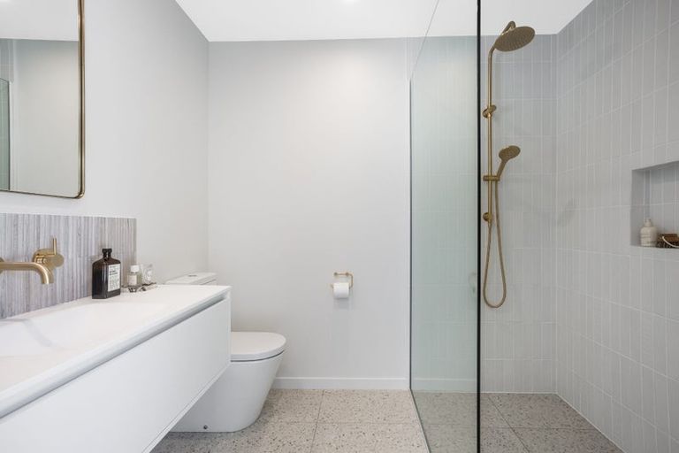 Photo of property in 75 Queen Charlotte Drive, Aotea, Porirua, 5024