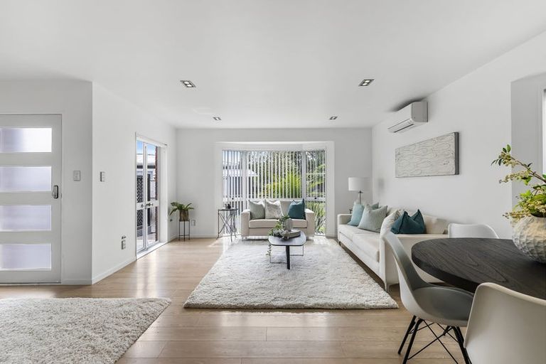 Photo of property in 1/73 Shakespeare Road, Milford, Auckland, 0620