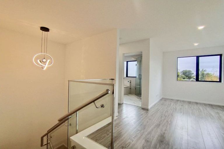 Photo of property in 11 Portadown Avenue, Pakuranga Heights, Auckland, 2010