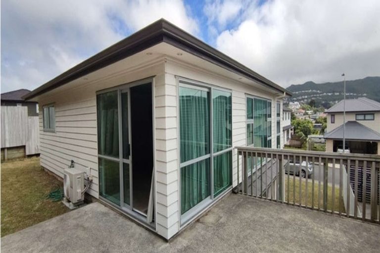 Photo of property in 21 Cresswell Place, Johnsonville, Wellington, 6037