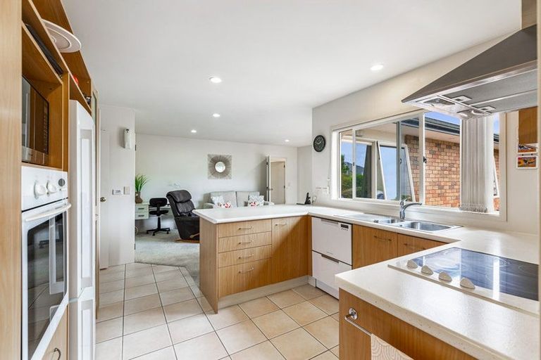 Photo of property in 8 Toledo Avenue, Henderson, Auckland, 0612