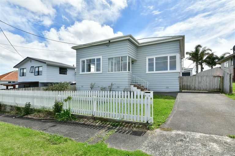 Photo of property in 36 Karaka Street, Helensville, 0800