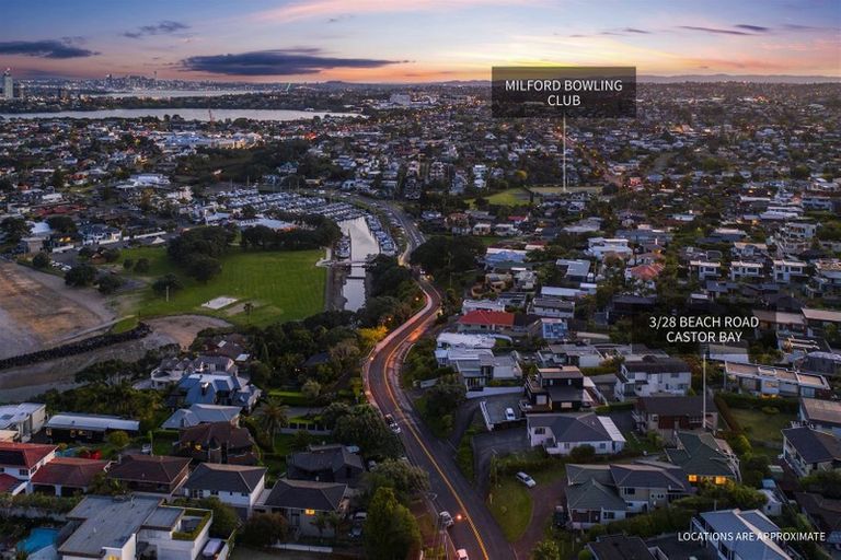 Photo of property in 3/28 Beach Road, Castor Bay, Auckland, 0620