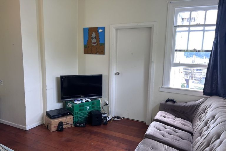 Photo of property in 76a Kelburn Parade, Kelburn, Wellington, 6012