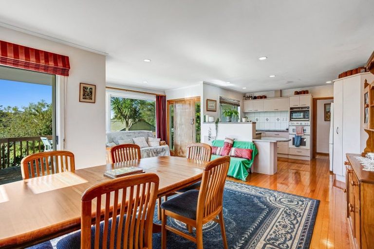 Photo of property in 42 Koraha Road, Kumeu, 0892