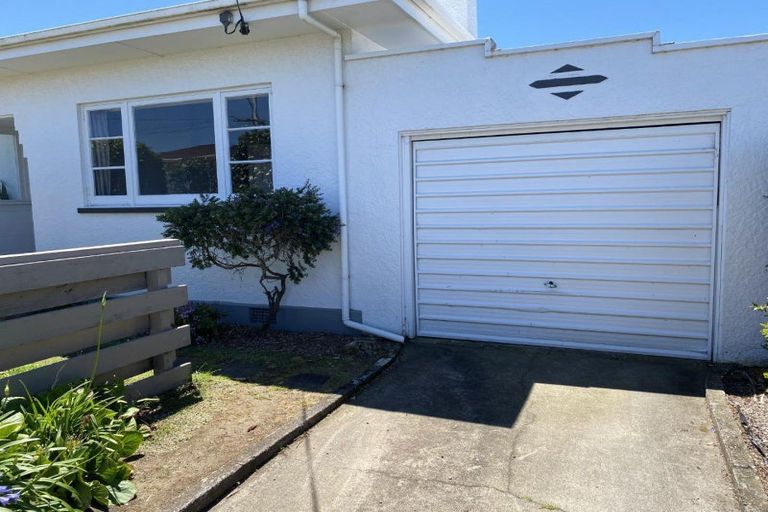 Photo of property in 3 Maratahu Street, Westown, New Plymouth, 4310