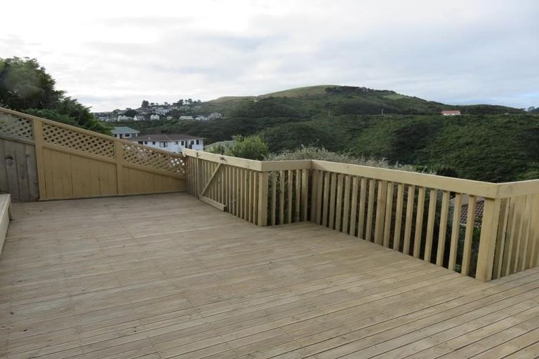 Photo of property in 23a Sunhaven Drive, Newlands, Wellington, 6037