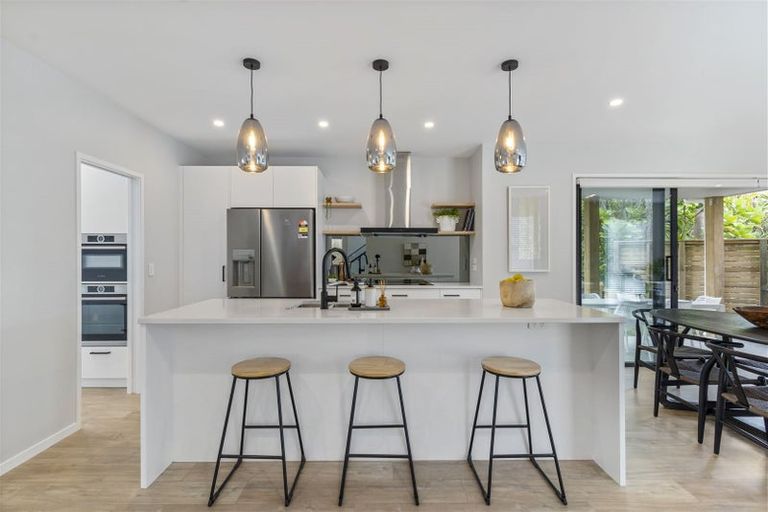 Photo of property in 63a Hellyers Street, Birkdale, Auckland, 0626