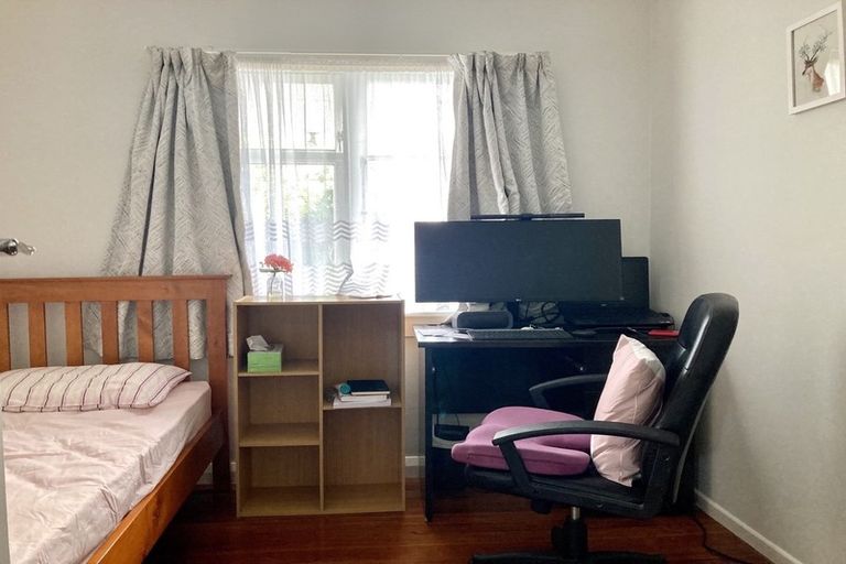 Photo of property in 1/65 Golf Road, New Lynn, Auckland, 0600