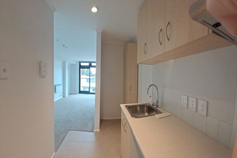 Photo of property in 2e/30 Westward Ho, Glen Eden, Auckland, 0602